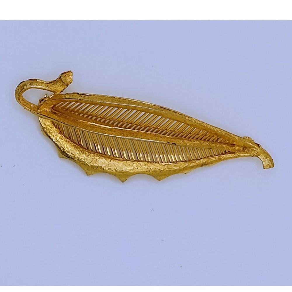 Gold Tone Brooch Leaf